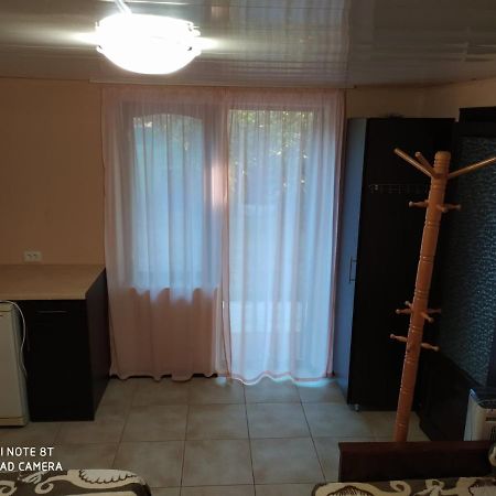 Small Guest House Lazurne Exterior photo