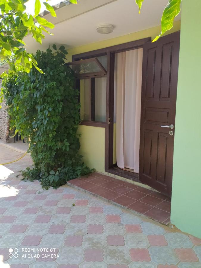 Small Guest House Lazurne Exterior photo