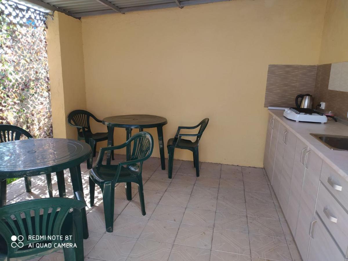 Small Guest House Lazurne Exterior photo