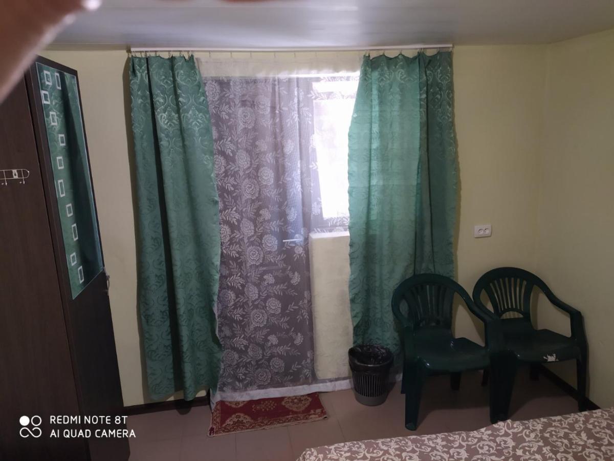 Small Guest House Lazurne Exterior photo