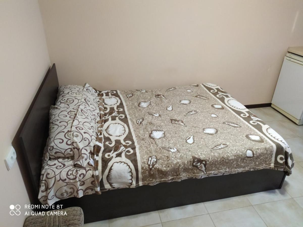 Small Guest House Lazurne Exterior photo