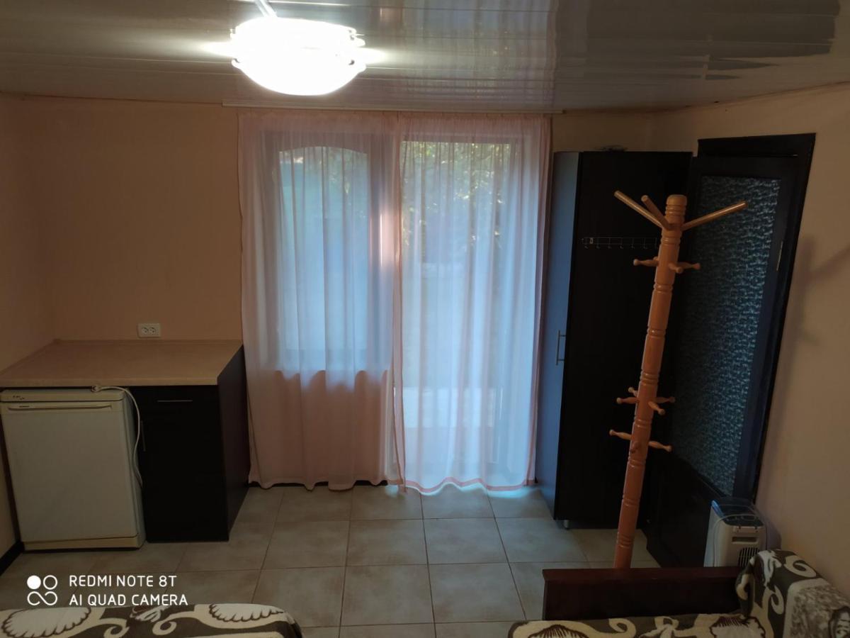 Small Guest House Lazurne Exterior photo