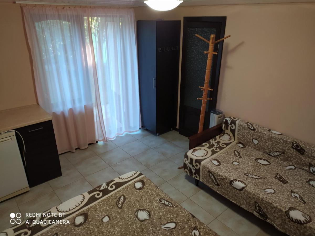 Small Guest House Lazurne Exterior photo