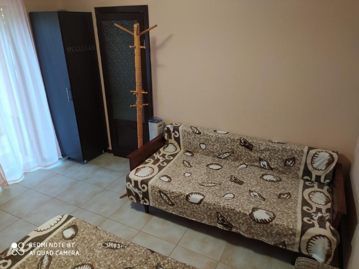 Small Guest House Lazurne Exterior photo